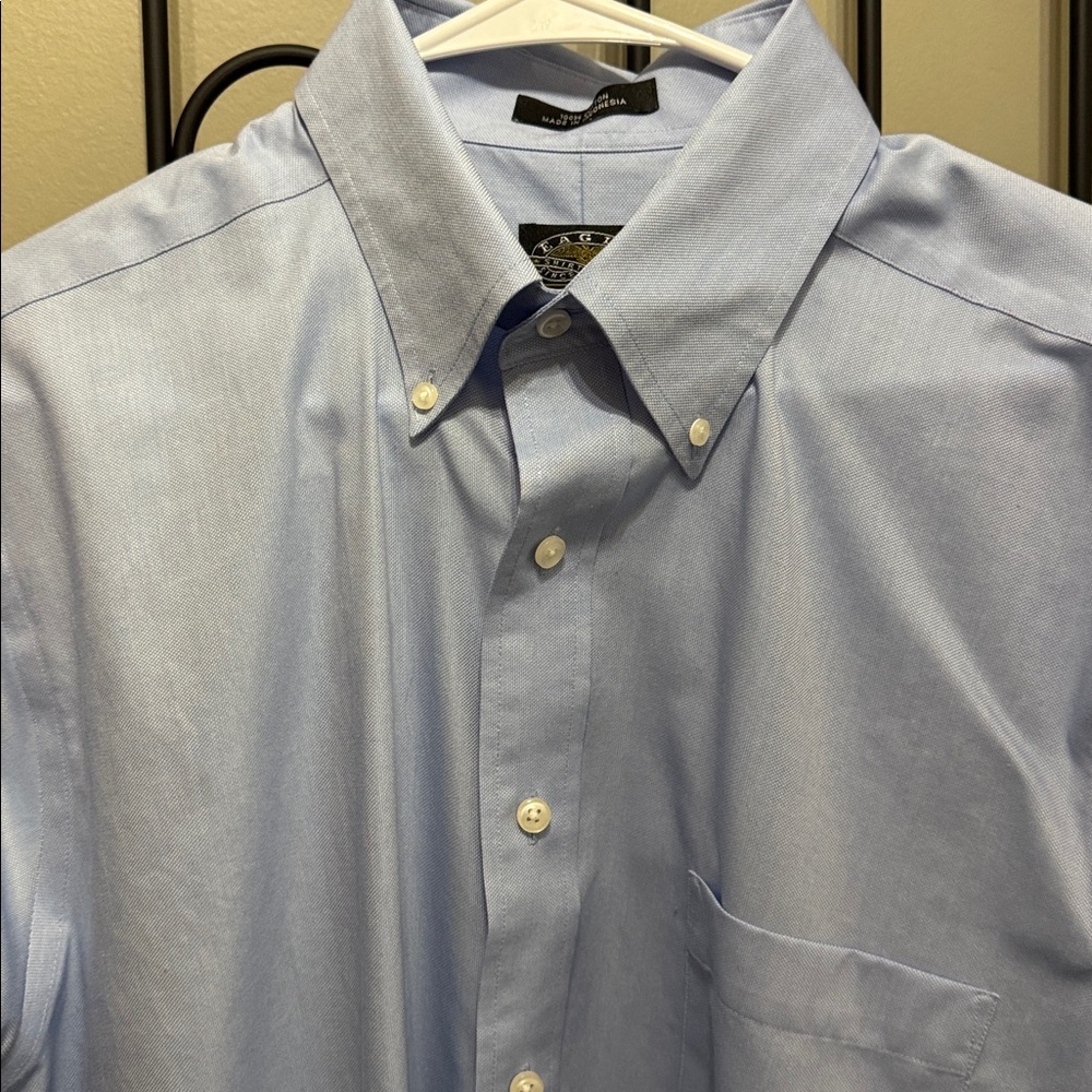 Eagle Shirtmakers Light Blue Button Down Dress Shirt
Non iron